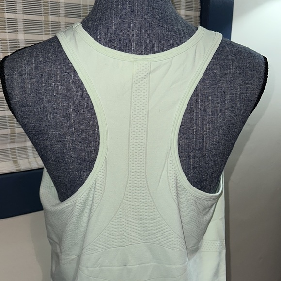 NWOT - Gapfit tank top - Picture 5 of 7